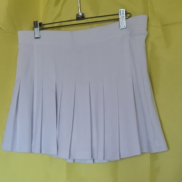 Victora Secret Elegant White Pleated Skirt Size L - Picture 4 of 11